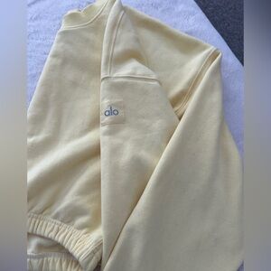 Alo Yellow cropped fleece Sweatshirt - size x-small - like new